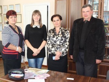 На Волині педагоги передали свої премії на ліки для військових