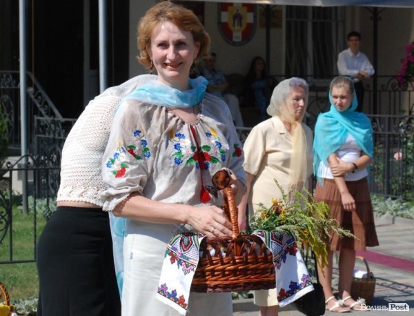 Як у Луцьку святили яблука та мед. ФОТО