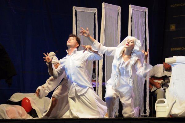 У стінах Луцького замку - театрально-джазовий перформанс від театру «ГаРмИдЕр». ФОТО