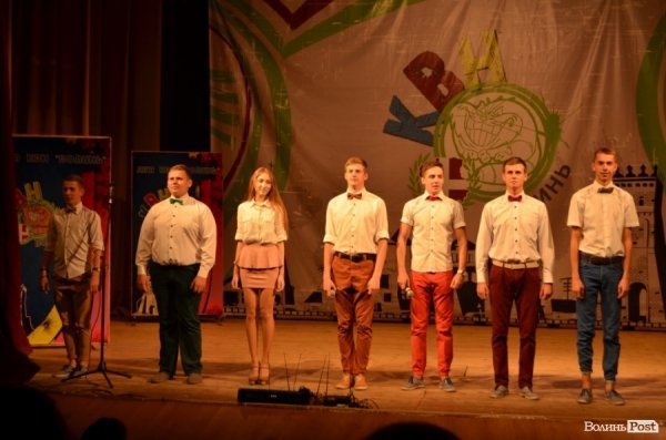 «Горохівський весільний лімузин, щоб розвернутися, їде в Луцьк», ‒ кавеенщики. ФОТО