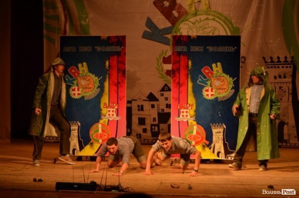 «Горохівський весільний лімузин, щоб розвернутися, їде в Луцьк», ‒ кавеенщики. ФОТО