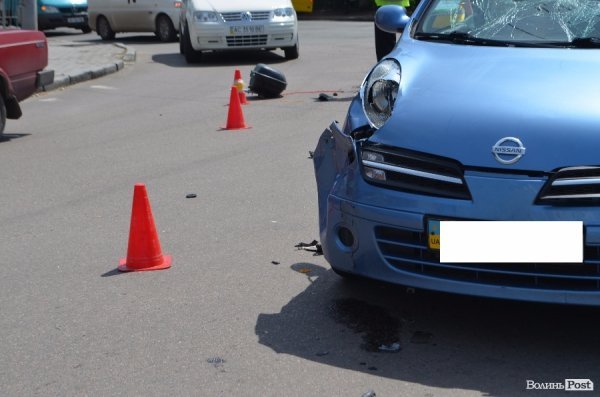 ДТП у Луцьку: Nissan збив мотоцикліста. ФОТО.ОНОВЛЕНО