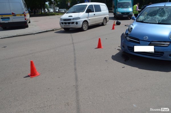 ДТП у Луцьку: Nissan збив мотоцикліста. ФОТО.ОНОВЛЕНО