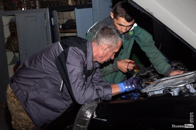 Волинянин змінив автомайстерню на службу і повертає до життя військову техніку