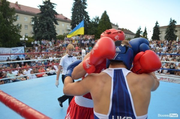 Кров'ю і потом: як у Луцьку билися за перемогу в боксі. ФОТОРЕПОРТАЖ