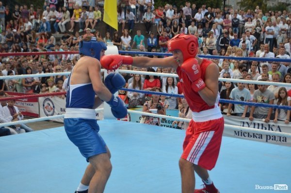 Кров'ю і потом: як у Луцьку билися за перемогу в боксі. ФОТОРЕПОРТАЖ