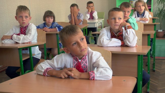 Сільським школам – інновації: на Волині благодійники зробили подарунки до Дня знань