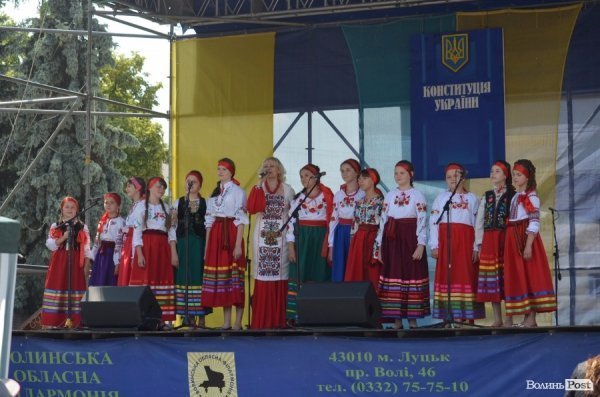 У Луцьку вже почали святкувати День Конституції. ФОТО