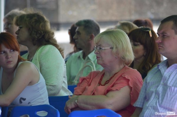 У Луцьку вже почали святкувати День Конституції. ФОТО