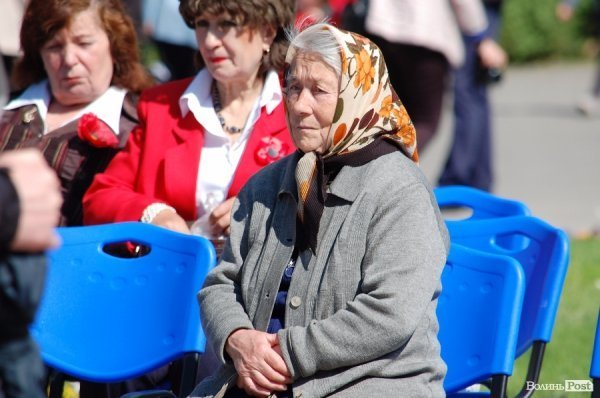 9 травня у Луцьку: квіти, сльози та молитви. ФОТО