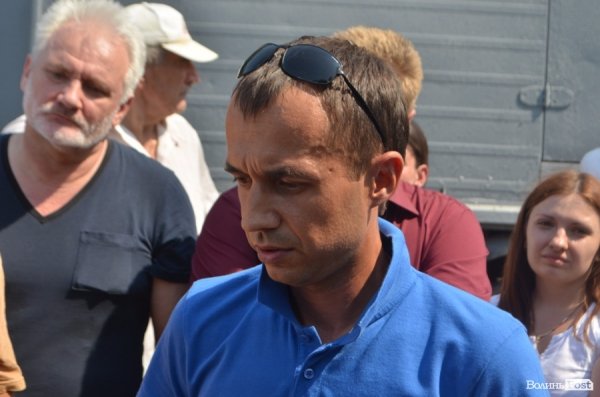 Міністр екології на власні очі побачила незаконні копанки бурштиношукачів. ФОТО