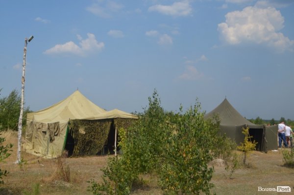 Міністр екології на власні очі побачила незаконні копанки бурштиношукачів. ФОТО