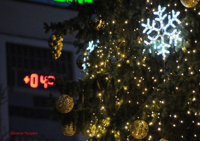 Святкові вогні вечірнього Луцька. ФОТО