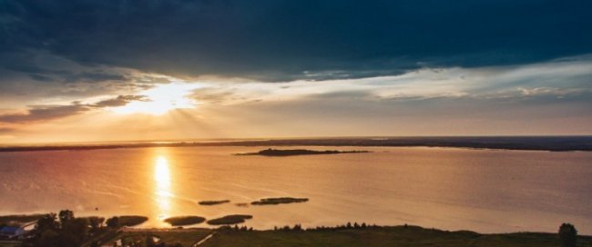 Опублікували вражаючі світлини вечірнього Світязю. ФОТО