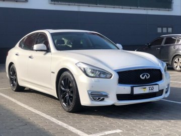 У Польщі викрили злочинну банду, яка продавала в Україну елітні автівки