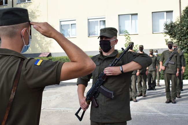 У Луцьку нацгвардійці-новобранці отримали бойову зброю. ФОТО