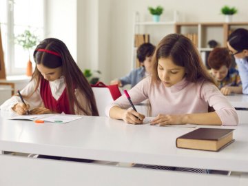 На Волині через відсутність укриттів в очному режимі працють тільки 65 % шкіл