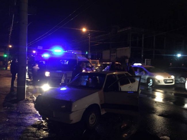 Три «швидких» та рятувальники: у Луцьку – масштабна аварія. ФОТО