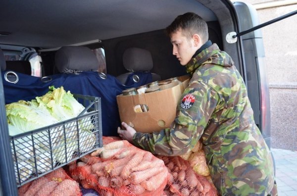 Волинські фермери зібрали харчі для «Правого сектору». ФОТО