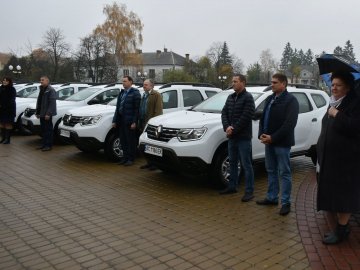 Сім амбулаторій на Волині отримали новенькі автомобілі. ФОТО