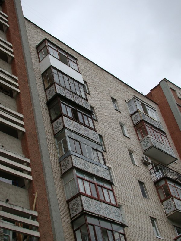 У Луцьку розлазиться по швах багатоповерхівка. ФОТО