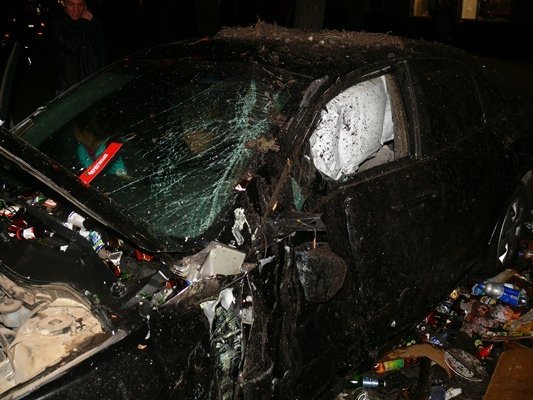 У Запоріжжі Toyota знесла кіоск і зупинку. ФОТО