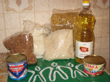 У Луцьку людям з інвалідністю давали продуктові набори. ВІДЕО