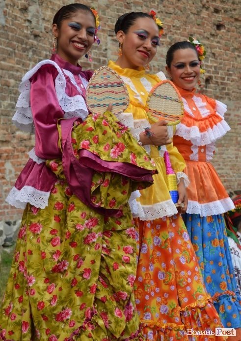 «Поліське літо з фольклором» розпочали у Луцькому замку. ФОТО