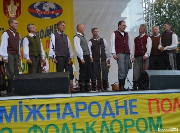 «Поліське літо з фольклором» розпочали у Луцькому замку. ФОТО