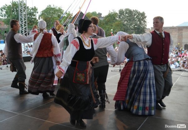 «Поліське літо з фольклором» розпочали у Луцькому замку. ФОТО