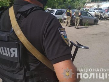 У Полтаві чоловік з гранатою взяв у заручники полковника поліції