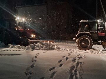 З ночі на дорогах Волині працюють більш як пів сотні снігоочисних машин