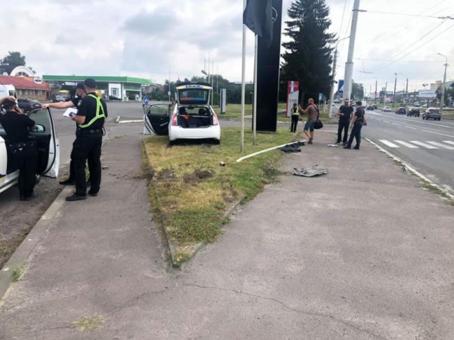 На Рівненській у Луцьку потрапила в аварію машина патрульної поліції. ФОТО