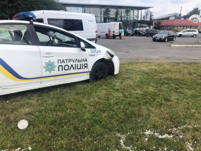 На Рівненській у Луцьку потрапила в аварію машина патрульної поліції. ФОТО