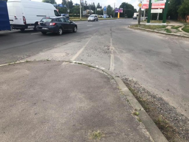 На Рівненській у Луцьку потрапила в аварію машина патрульної поліції. ФОТО