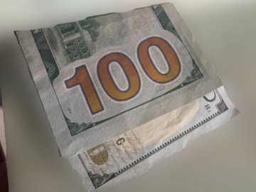 П’яний водій тицяв волинським патрульним $100