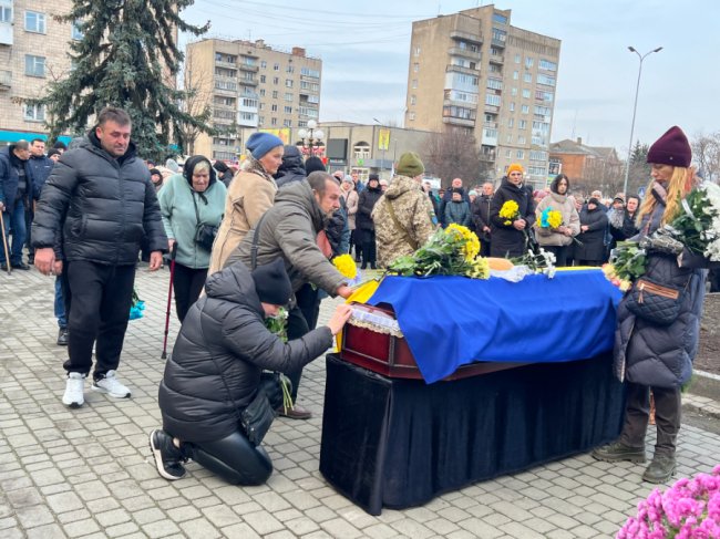 Не повернувся з бойового завдання: на Волині провели в останню дорогу воїна Ігоря Мацка