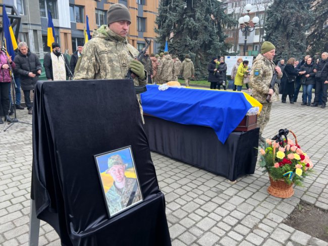 Не повернувся з бойового завдання: на Волині провели в останню дорогу воїна Ігоря Мацка