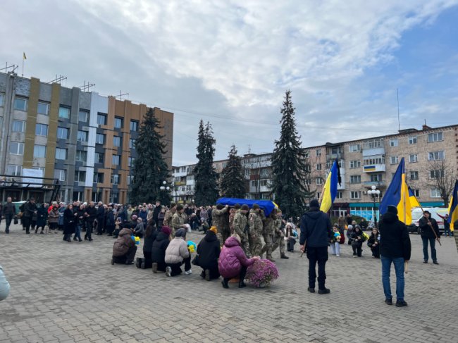 Не повернувся з бойового завдання: на Волині провели в останню дорогу воїна Ігоря Мацка