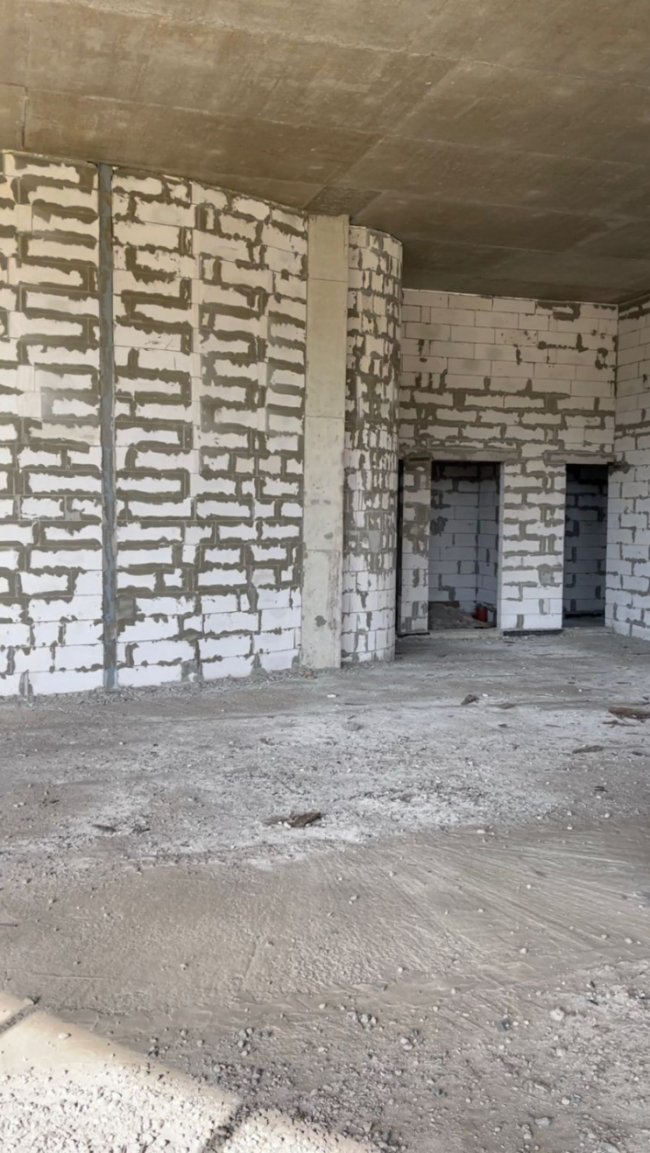 У Рованцях продають недобудований супермаркет за 32 мільйони гривень. ФОТО