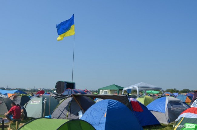Спека в наметах і аншлаг у зоні купання: як фестивалить «Бандерштат». ФОТО