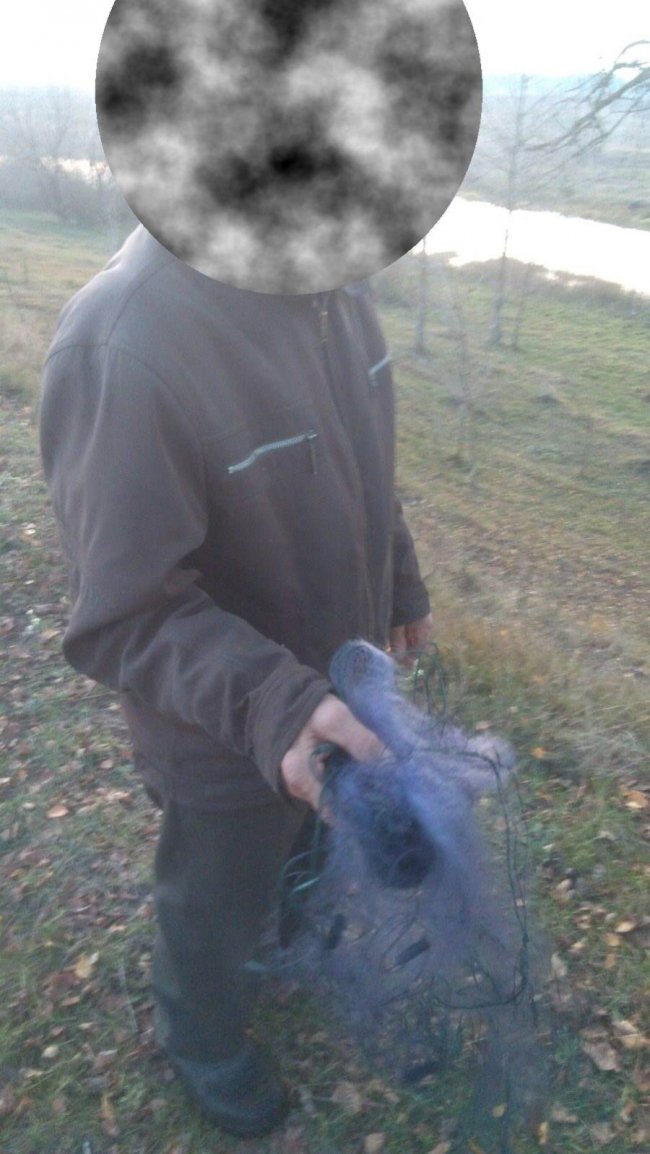 На Стиру чоловік ловив рибу сіткою. ФОТО