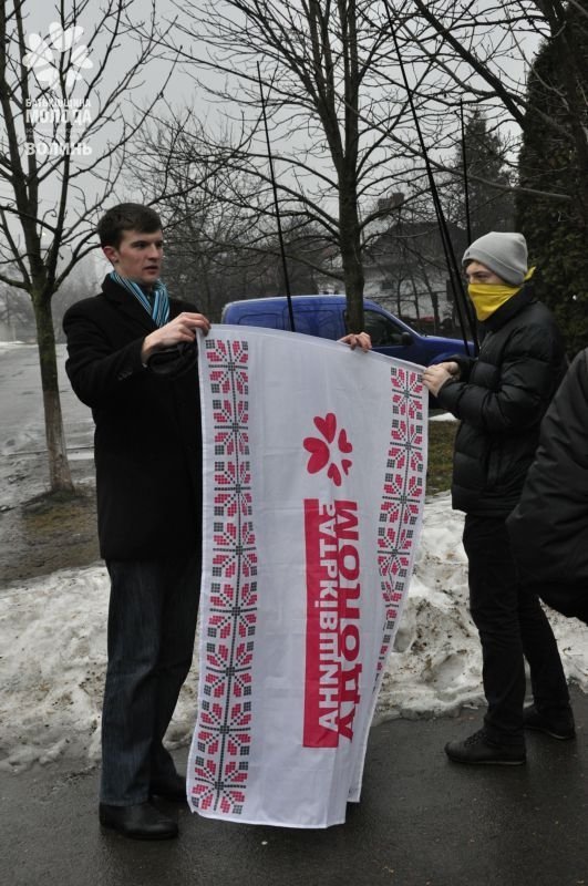 «Хочу повістку на день народження»: у Луцьку «тролили» міліцію. ФОТО