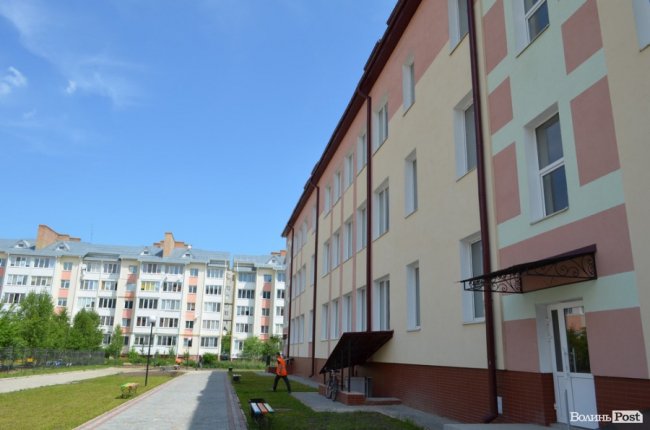 Школа дійсно вражає: Савченко відвідав «багатостраждальний» довгобуд у Луцьку