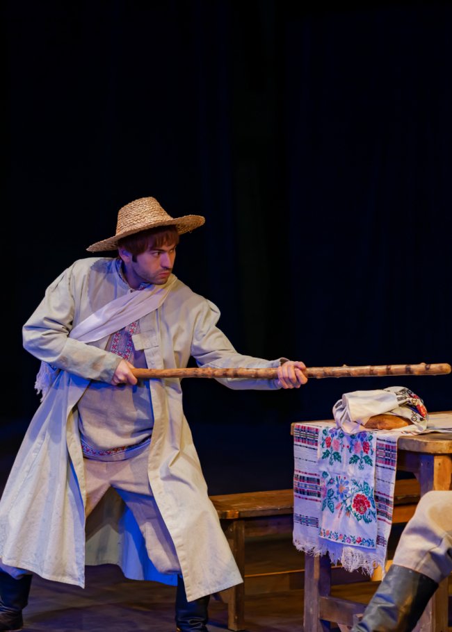 Огляд вистав: що покажуть у Волинському драмтеатрі 30 квітня – 3 травня