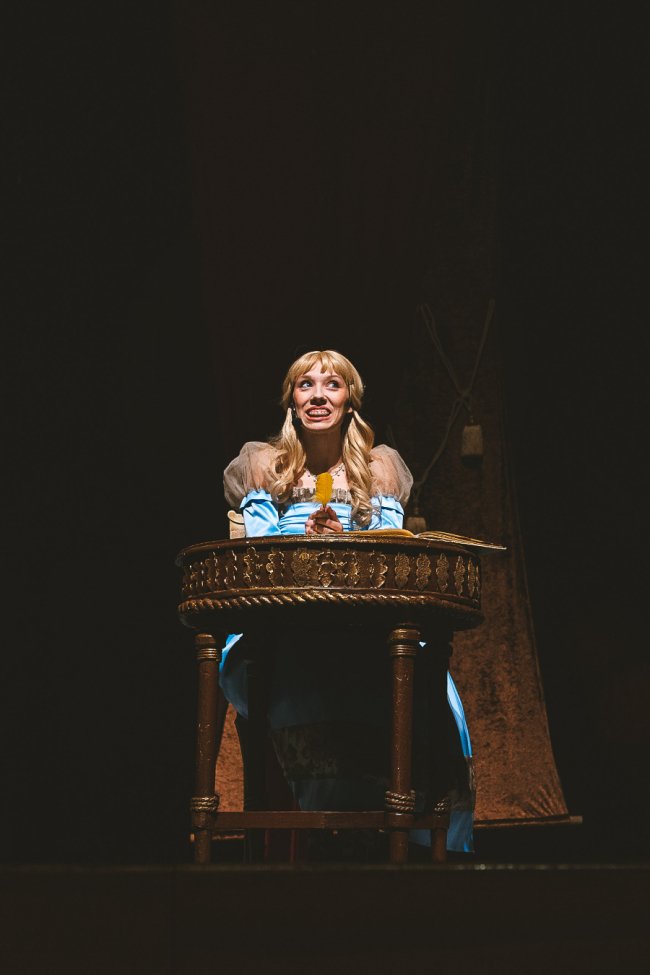 Огляд вистав: що покажуть у Волинському драмтеатрі 30 квітня – 3 травня