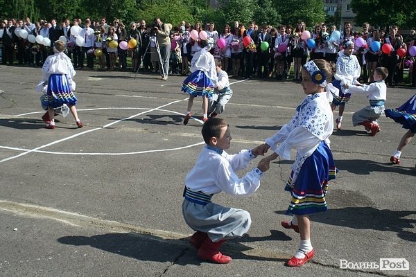 У Луцьку пролунав останній дзвінок. ФОТО