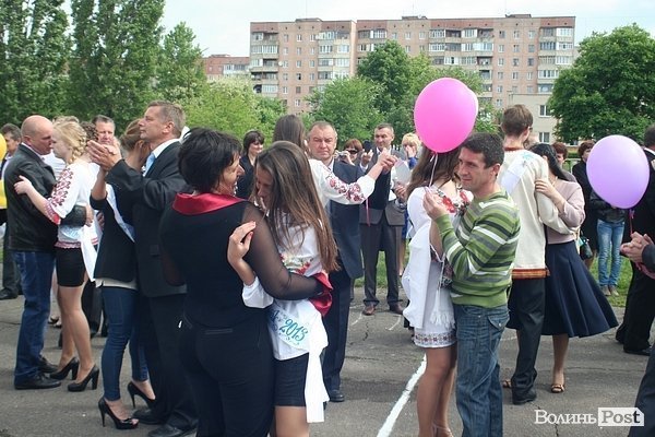 У Луцьку пролунав останній дзвінок. ФОТО