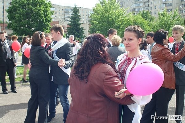 У Луцьку пролунав останній дзвінок. ФОТО
