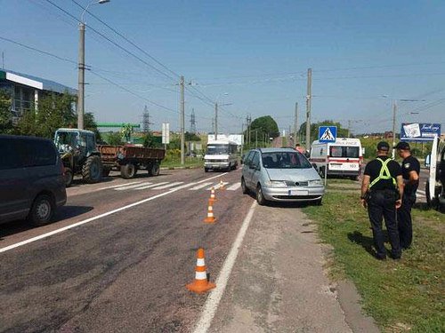 У Рівному - аварія на «луцькому кільці»: збили бабусю з онуком